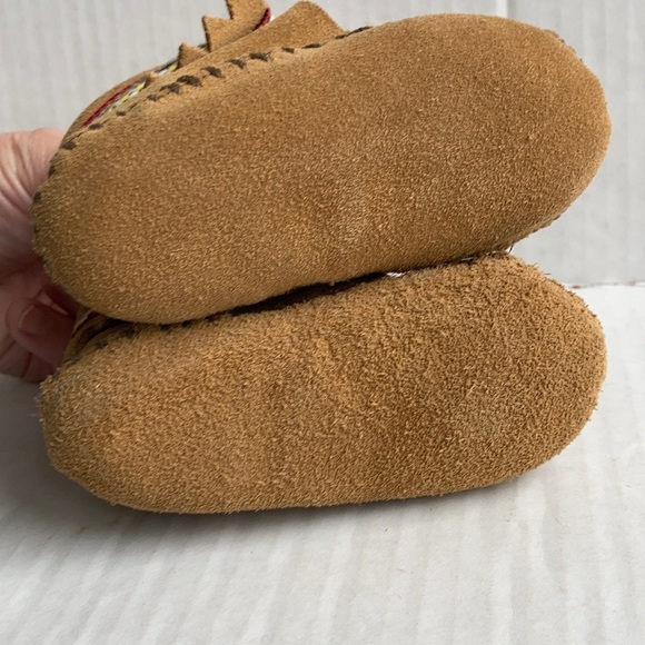 Baby Minnetonka Moccasin brown suede yellow black red braided booties with tie - Picture 5 of 15